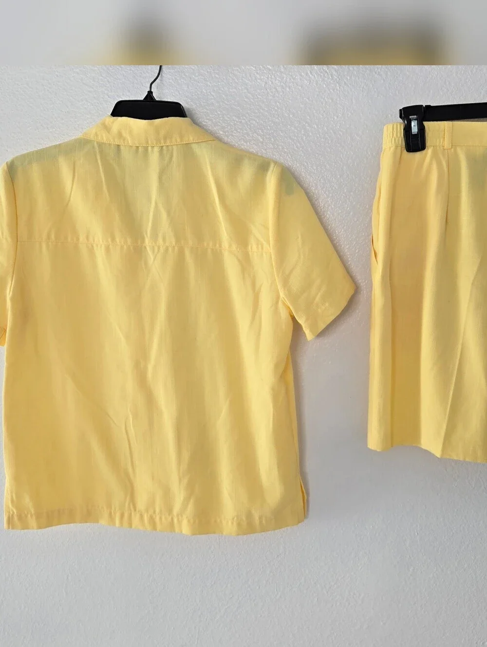 Sag Harbor Petite Pale Yellow Two-Piece Set Top Size 4 Short Size 6